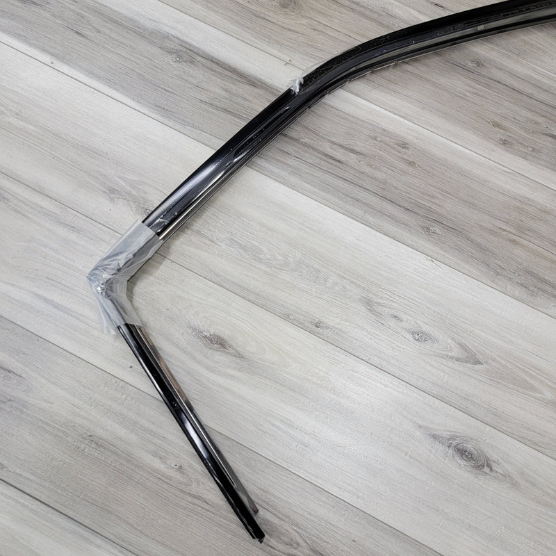 Load image into Gallery viewer, Nissan R32 Skyline Coupe Front Retainer Weatherstripping Set - NizmoPartsPlug