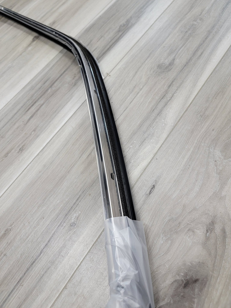 Load image into Gallery viewer, Nissan R32 Skyline Coupe Front Retainer Weatherstripping Set - NizmoPartsPlug