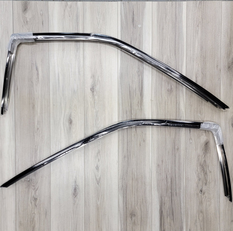 Load image into Gallery viewer, Nissan R32 Skyline Coupe Front Retainer Weatherstripping Set - NizmoPartsPlug