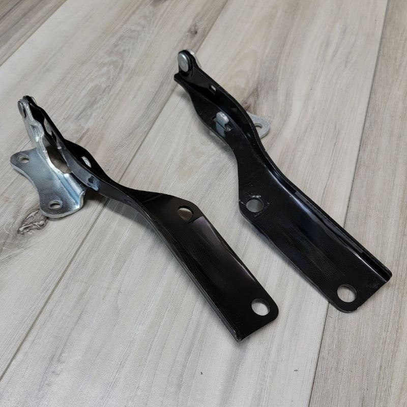 Load image into Gallery viewer, Nissan R34 Skyline GT-R Hood Hinge Bracket Set - NizmoPartsPlug