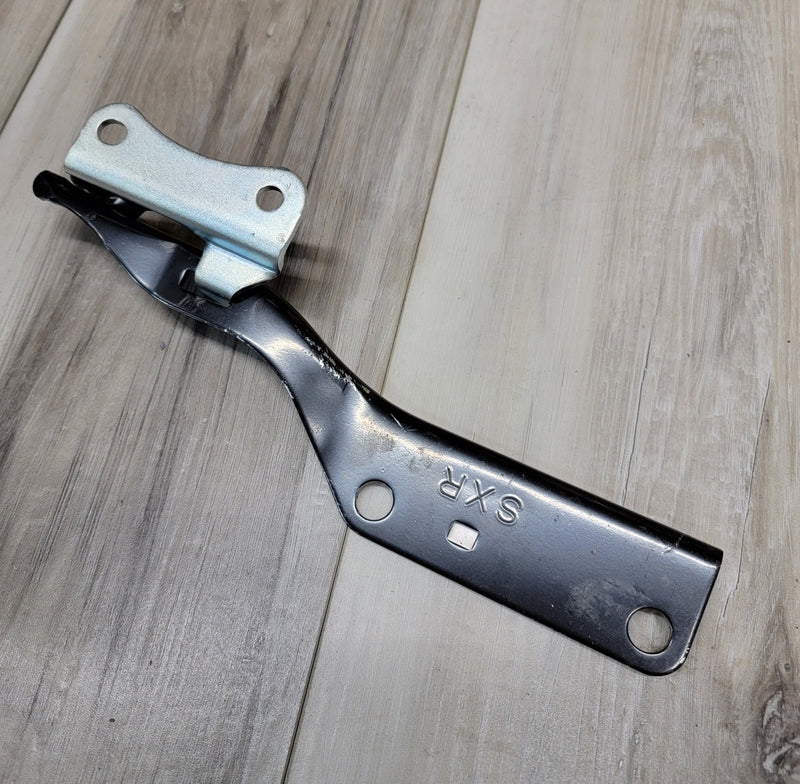 Load image into Gallery viewer, Nissan R34 Skyline GT-R Hood Hinge Bracket Set - NizmoPartsPlug