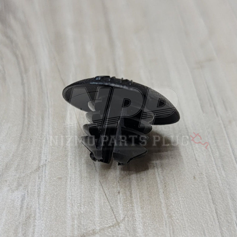 ギャラリービューアに画像をロードする, Nissan/Infiniti OEM Interior Mounting Grommet Cover - NizmoPartsPlug