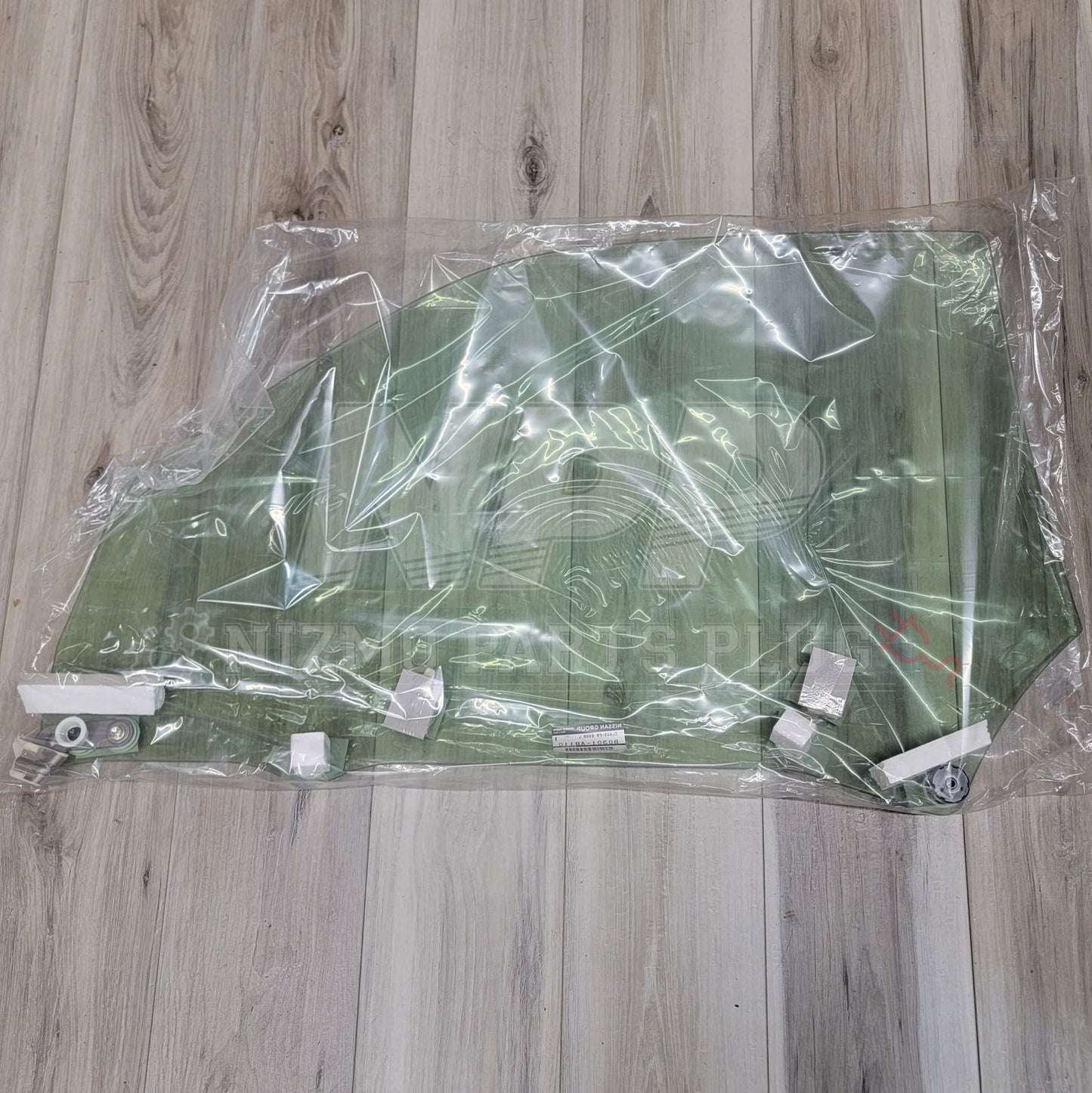 Nissan R34 Skyline Coupe RH Front Door Glass Assembly (UV Cut) - NizmoPartsPlug