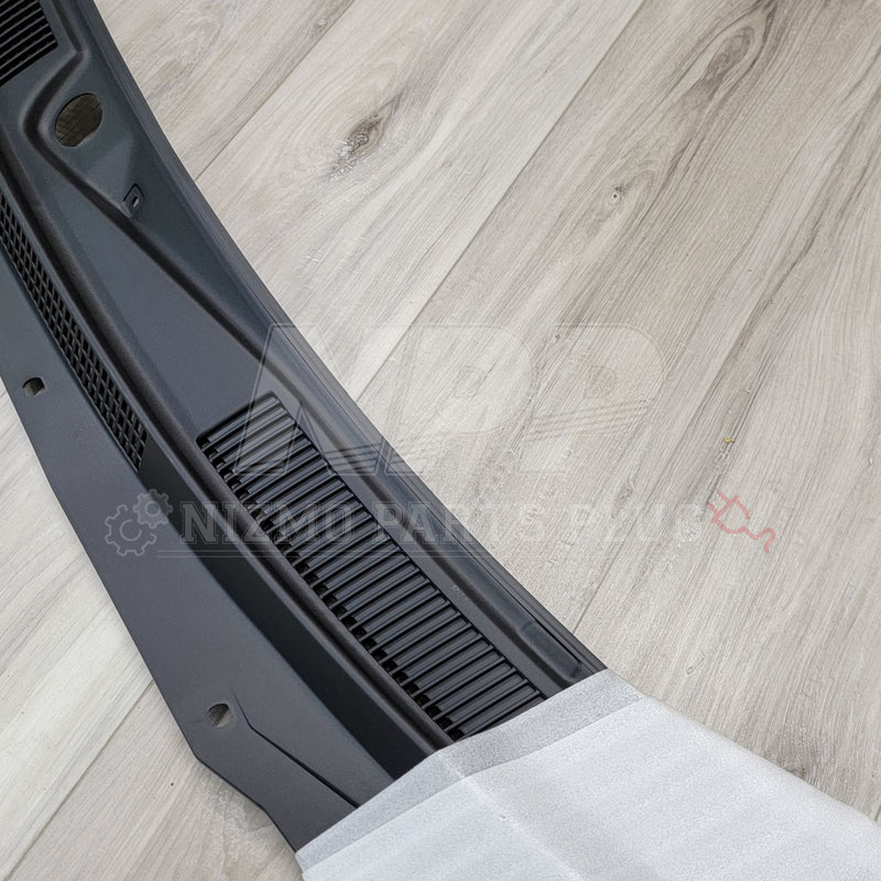 Load image into Gallery viewer, R33 Nissan Skyline Cowl Wiper Finisher Panel