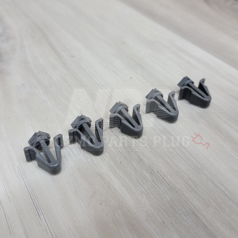Load image into Gallery viewer, Nissan R32 Skyline GT-R Grill Mounting Clip Set - NizmoPartsPlug