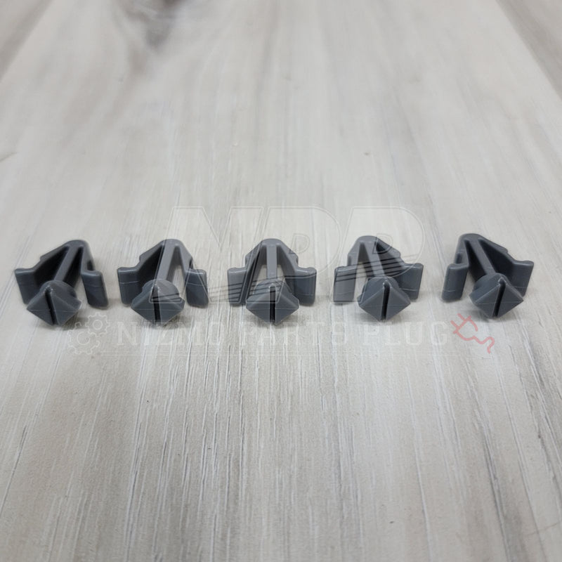 Load image into Gallery viewer, Nissan R32 Skyline GT-R Grill Mounting Clip Set - NizmoPartsPlug