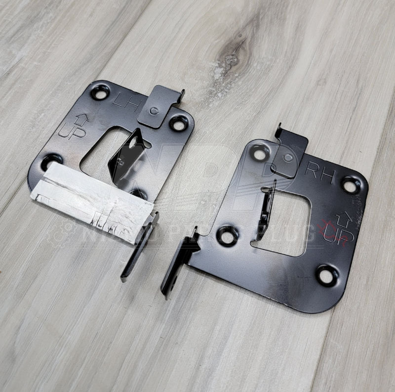 Load image into Gallery viewer, Nissan S15 Silvia Radio Mounting RH&LH Bracket Set - NizmoPartsPlug