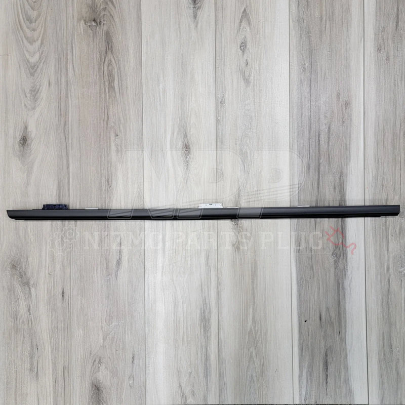 Load image into Gallery viewer, Nissan R32 Skyline Coupe LH Outer Door Molding - NizmoPartsPlug