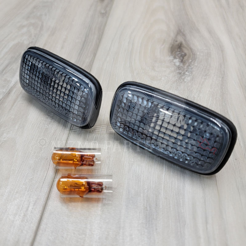 Load image into Gallery viewer, Nissan R33/R34 GTR Nismo Smoked Side Winker Lamp Kit - NizmoPartsPlug