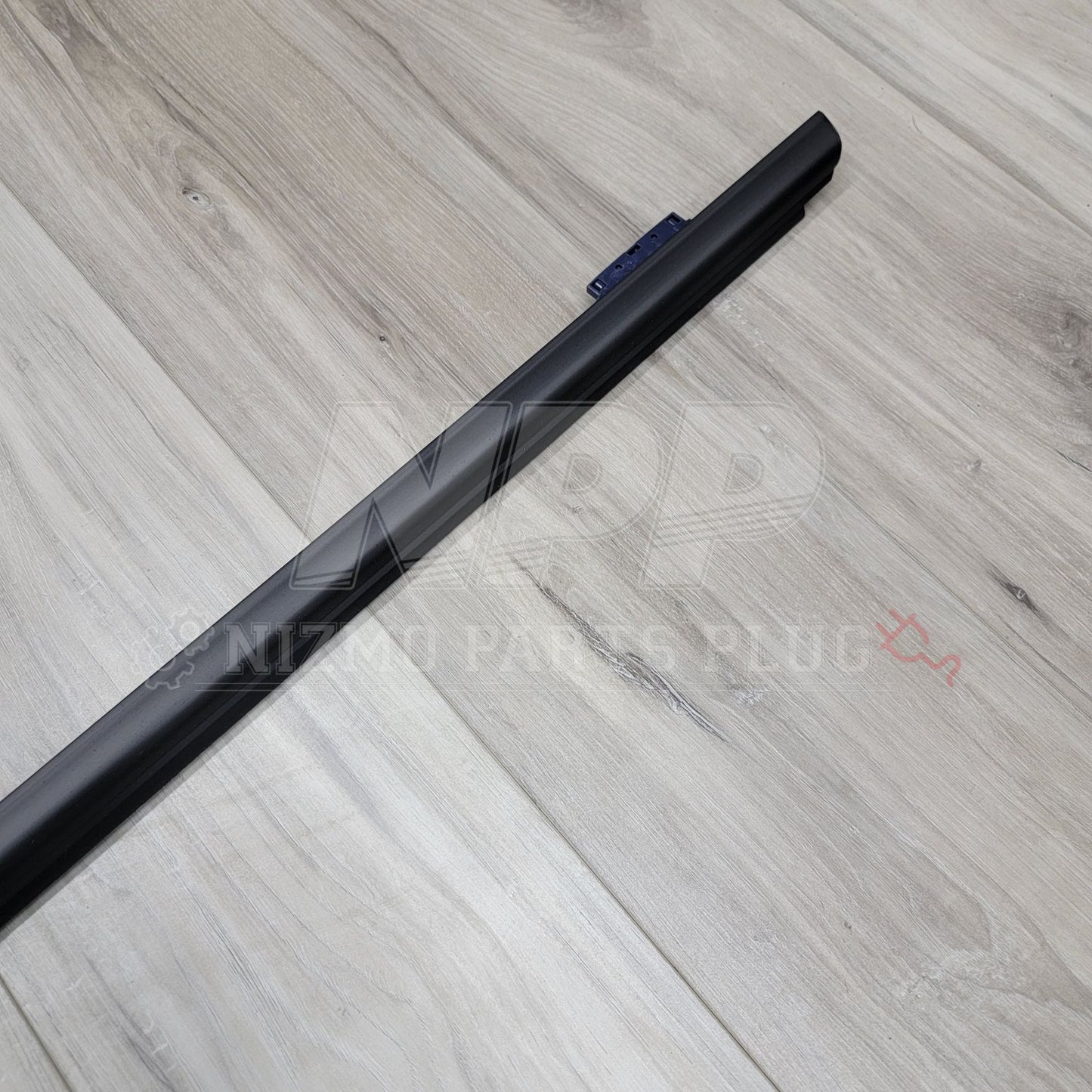 Nissan R32 Skyline Coupe RH Outer Door Molding - NizmoPartsPlug