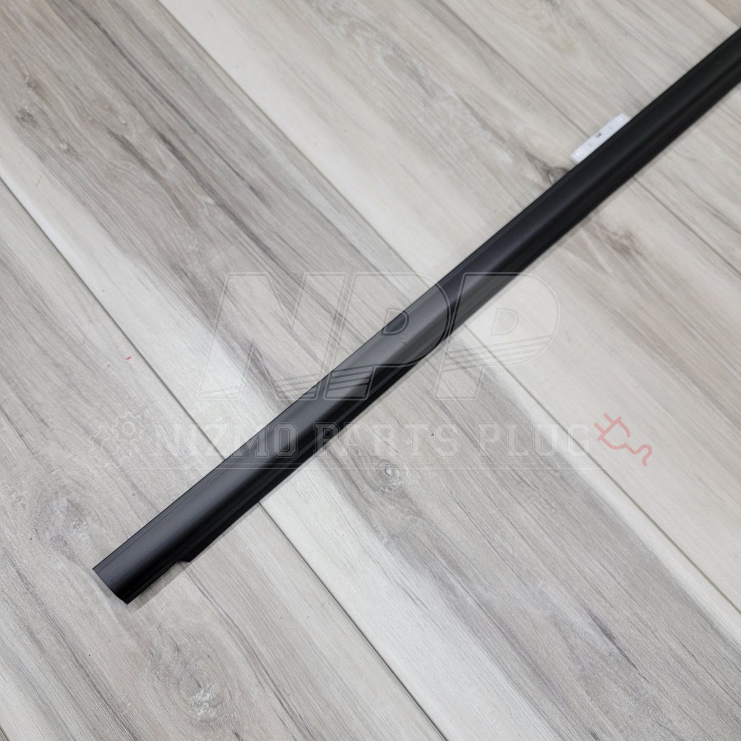 Nissan R32 Skyline Coupe RH Outer Door Molding - NizmoPartsPlug