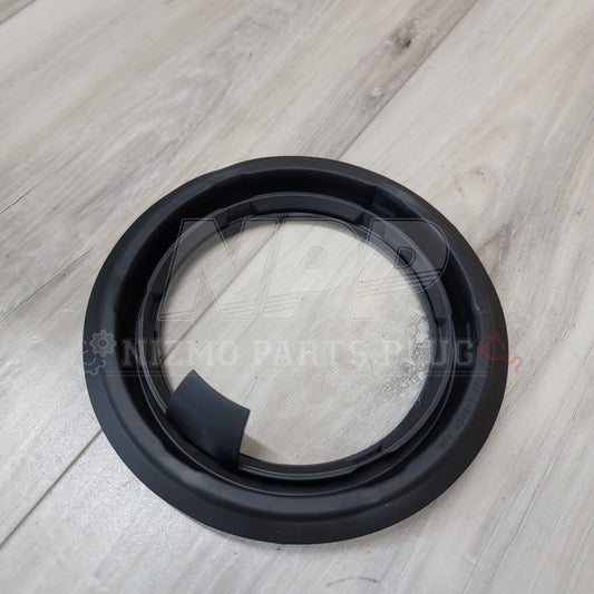 Arandela de la base del cuello de llenado de combustible del Nissan R34 Skyline