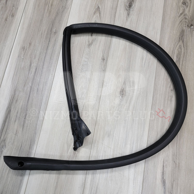 ギャラリービューアに画像をロードする, Nissan R32 Skyline Coupe LH Upper Window Weatherstrip - NizmoPartsPlug