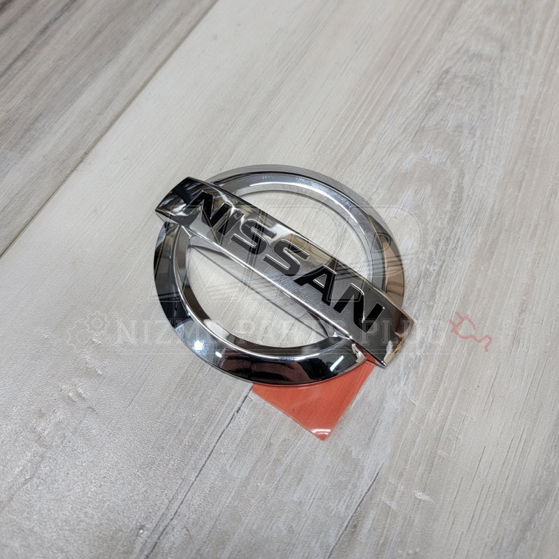 Load image into Gallery viewer, Nissan R34 Skyline GT-R "Nissan" Trunk Emblem (Late) - NizmoPartsPlug