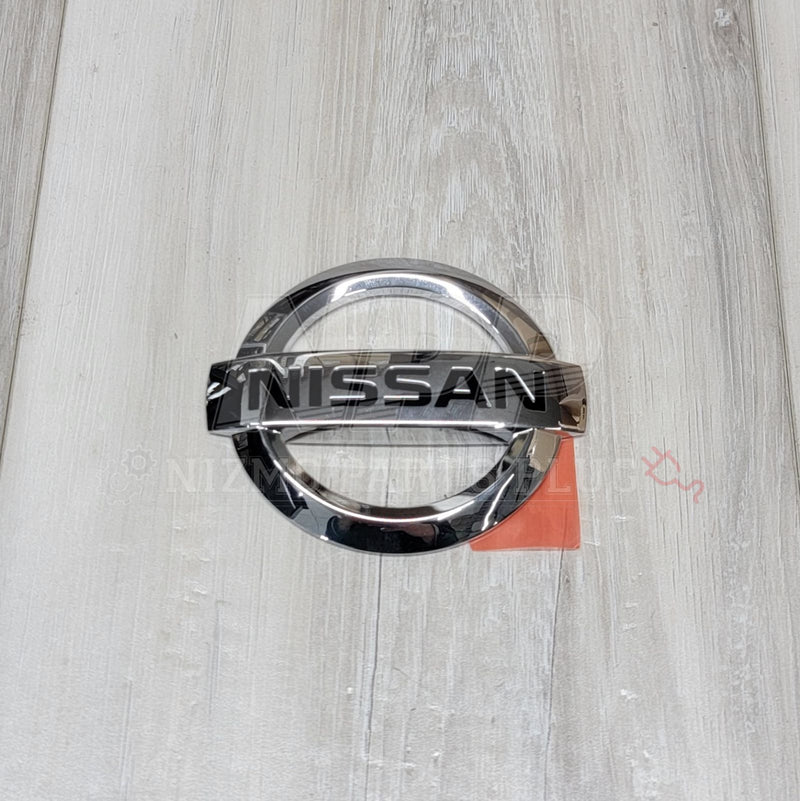 Load image into Gallery viewer, Nissan R34 Skyline GT-R "Nissan" Trunk Emblem (Late) - NizmoPartsPlug