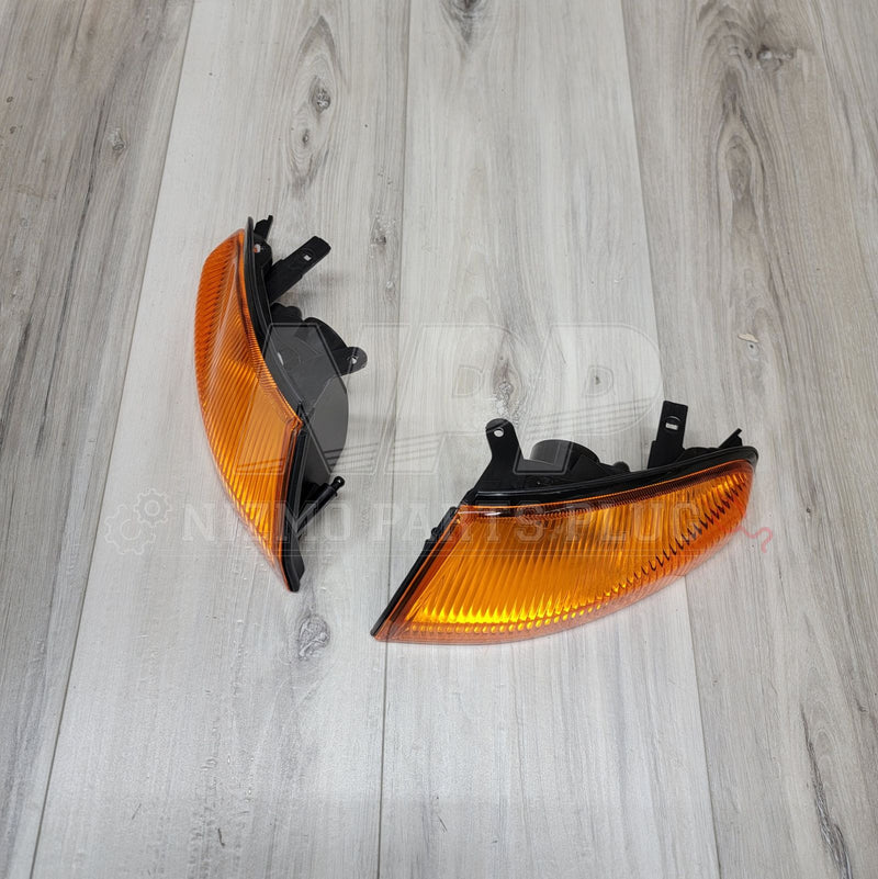 Load image into Gallery viewer, Nissan R32 Skyline GTR Amber Turn Signal Light Lamp Set - NizmoPartsPlug