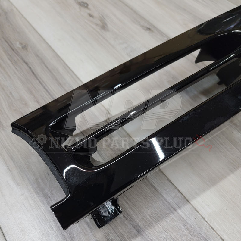 Load image into Gallery viewer, Nissan P10 Primera/Pulsar Front Grill Assembly - NizmoPartsPlug