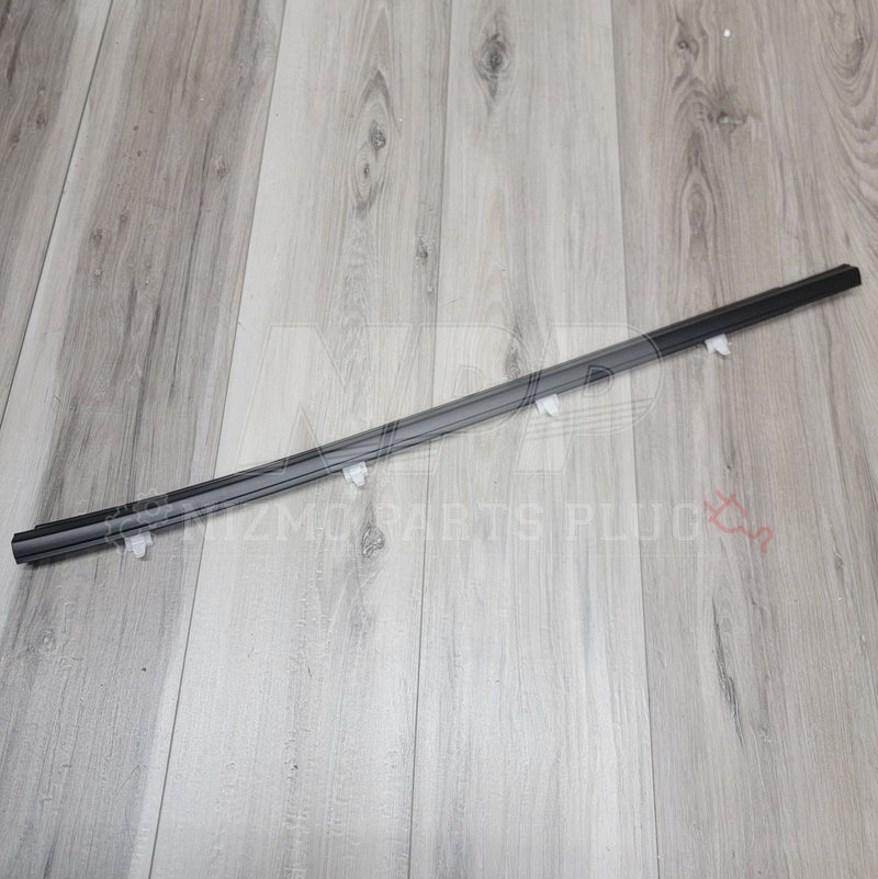 Load image into Gallery viewer, Nissan R34 Skyline Coupe LH Outer Door Molding - NizmoPartsPlug