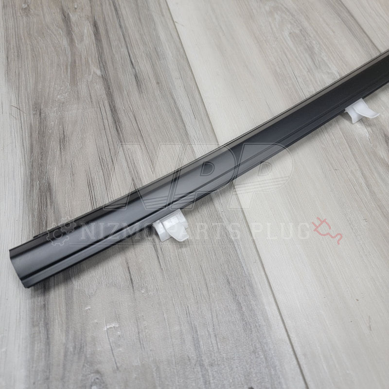 Load image into Gallery viewer, Nissan R34 Skyline Coupe LH Outer Door Molding - NizmoPartsPlug