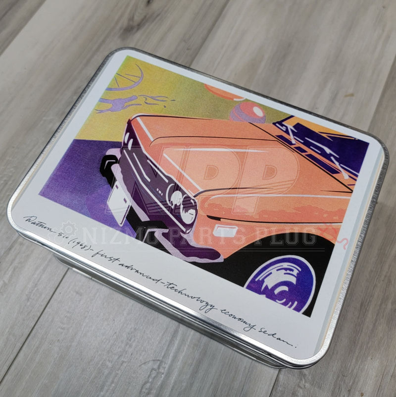 Cargue la imagen en el visor de la galería, Datsun Z Sunny 510 Heritage Metal Lunch Box - NizmoPartsPlug