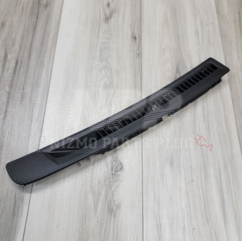 Load image into Gallery viewer, Nissan R34 Skyline RH Dashboard Upper Defroster Vent - NizmoPartsPlug