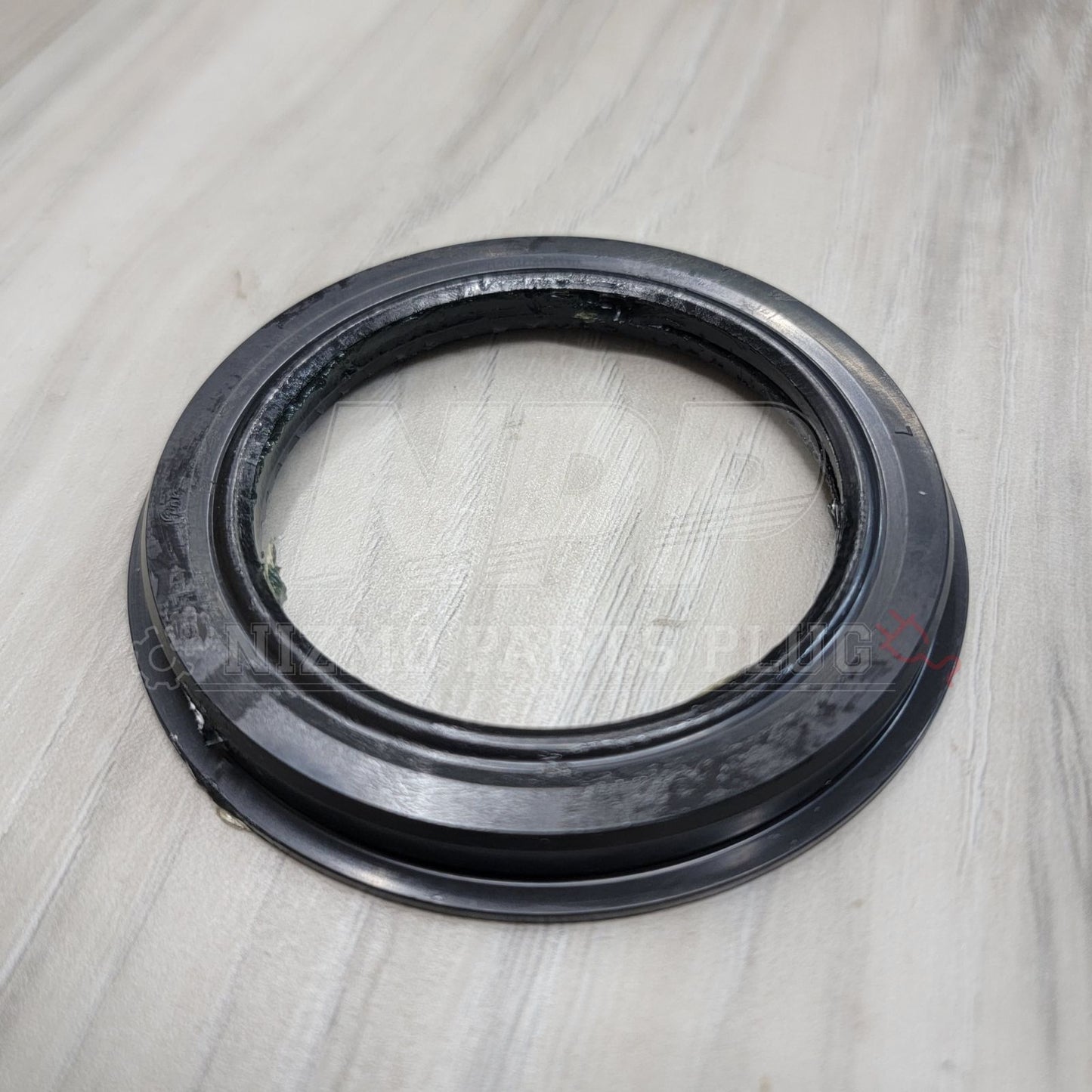 Nissan Z32 300ZX/R34 Skyline Rear Hub Knuckle Grease Seal - NizmoPartsPlug
