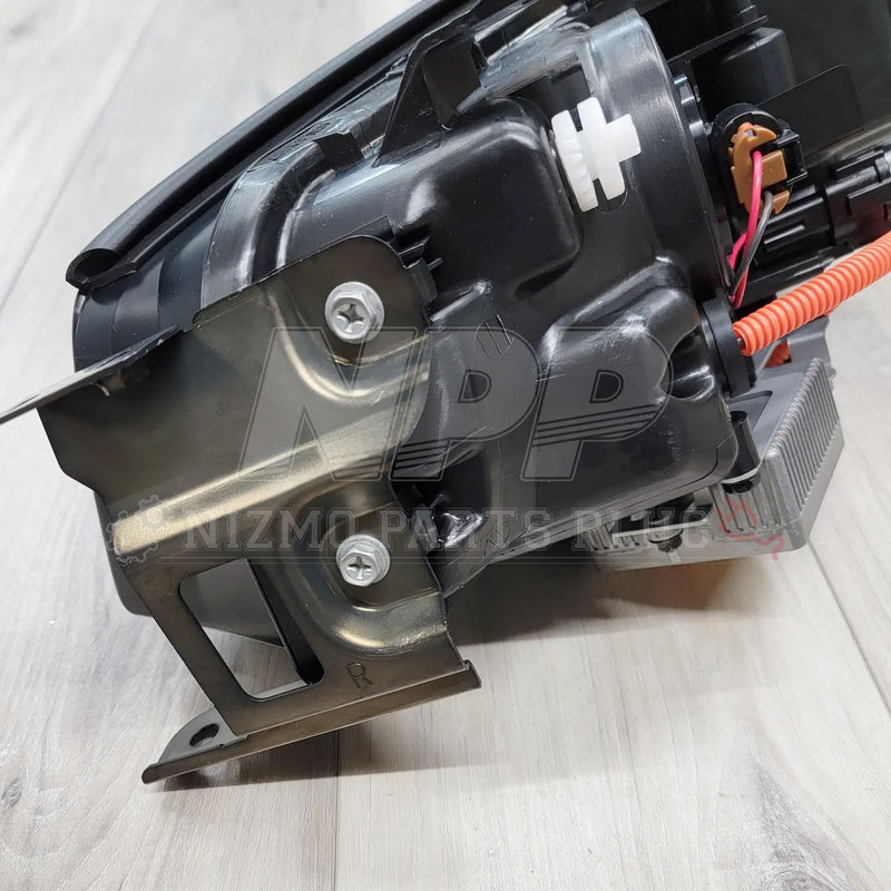 Load image into Gallery viewer, Nissan R34 Skyline GTT/GT-R H.I.D. Headlight Set Complete - NizmoPartsPlug