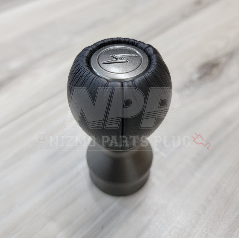 Load image into Gallery viewer, Nissan S15 Silvia Spec-R 6-Speed Leather Shift Knob - NizmoPartsPlug
