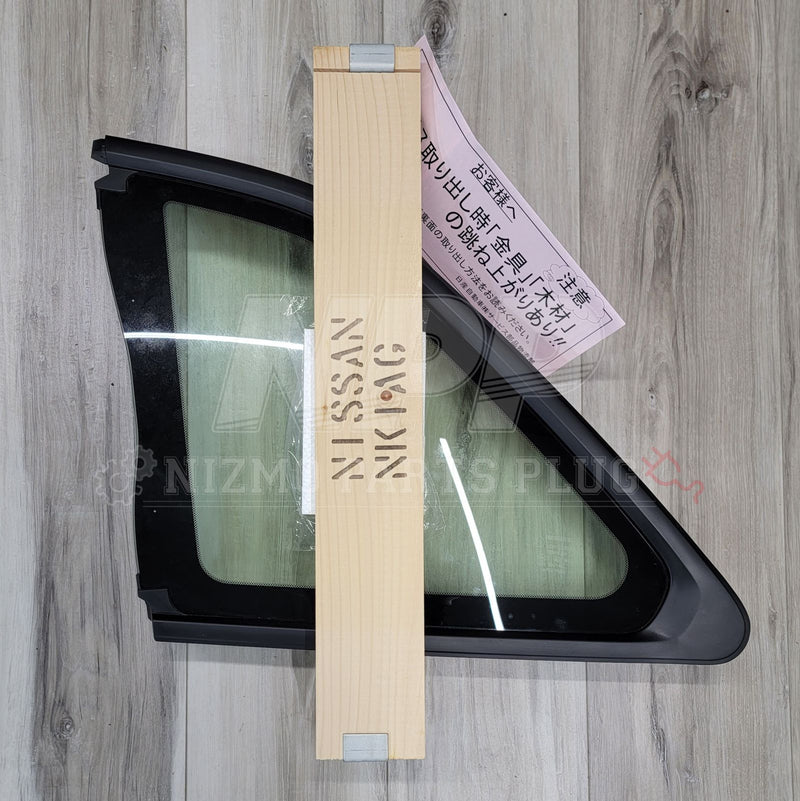 Load image into Gallery viewer, Nissan R34 Skyline Coupe Rear Quarter Glass Set (UV Cut) - NizmoPartsPlug