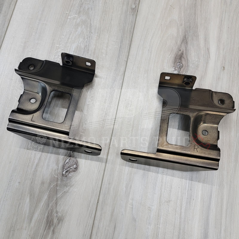 Load image into Gallery viewer, Nissan R34 Skyline GTR Headlight Bracket Set - NizmoPartsPlug