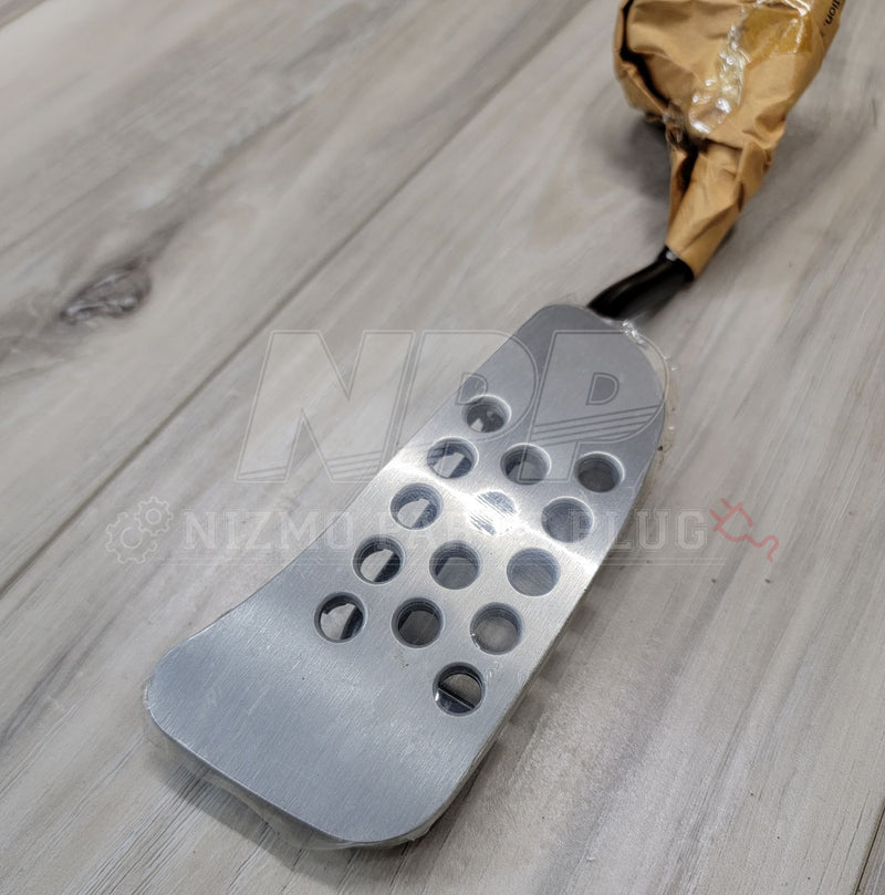 Load image into Gallery viewer, Nissan R34 Skyline GTR S2 Accelerator Lever Assembly - NizmoPartsPlug