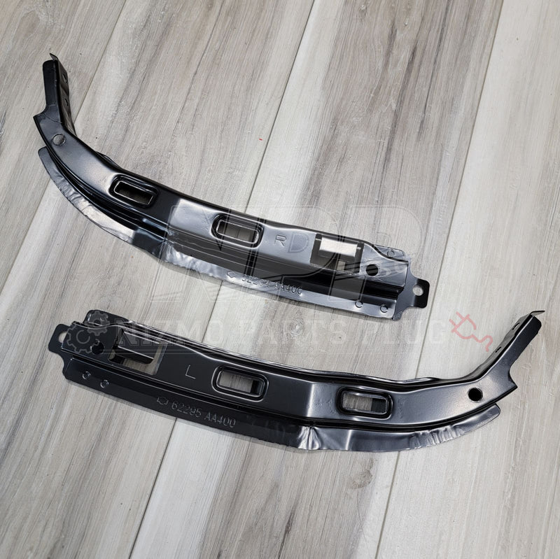 Load image into Gallery viewer, Nissan R34 Skyline GTR Headlight Retainer Bracket Set - NizmoPartsPlug