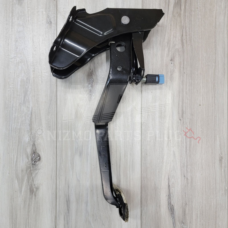 Load image into Gallery viewer, Nissan R34 Skyline GT-R Brake Pedal Assembly - NizmoPartsPlug