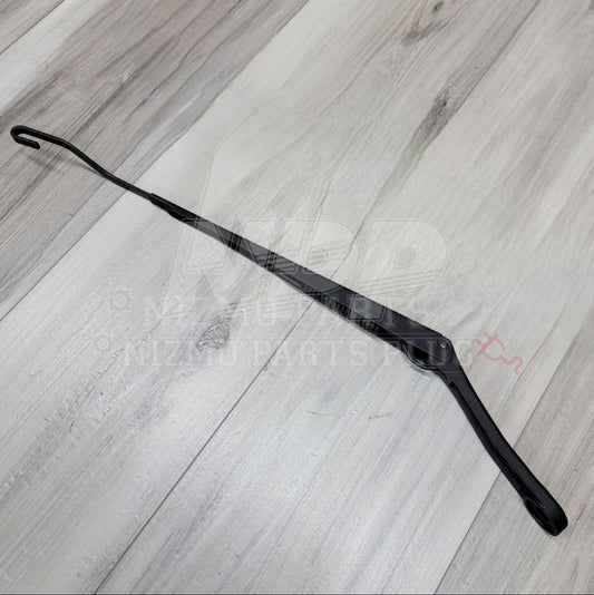 Nissan R34 Skyline RH Wiper Arm Assembly - NizmoPartsPlug