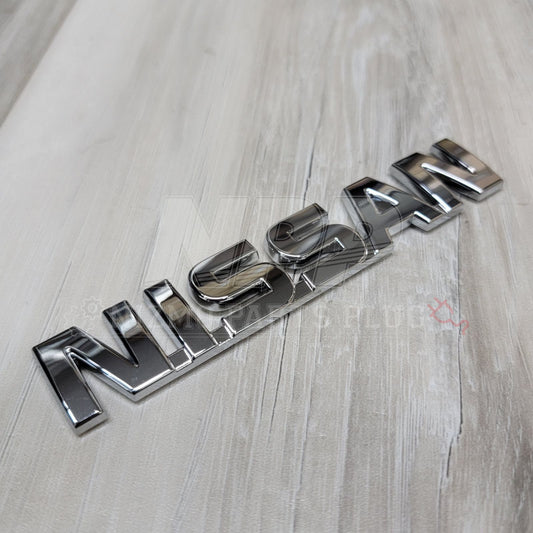 Emblema de la tapa del maletero del Nissan R32 Skyline
