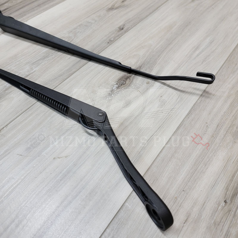 Load image into Gallery viewer, Nissan R32 Skyline Wiper Arm Assembly Set RH&LH - NizmoPartsPlug