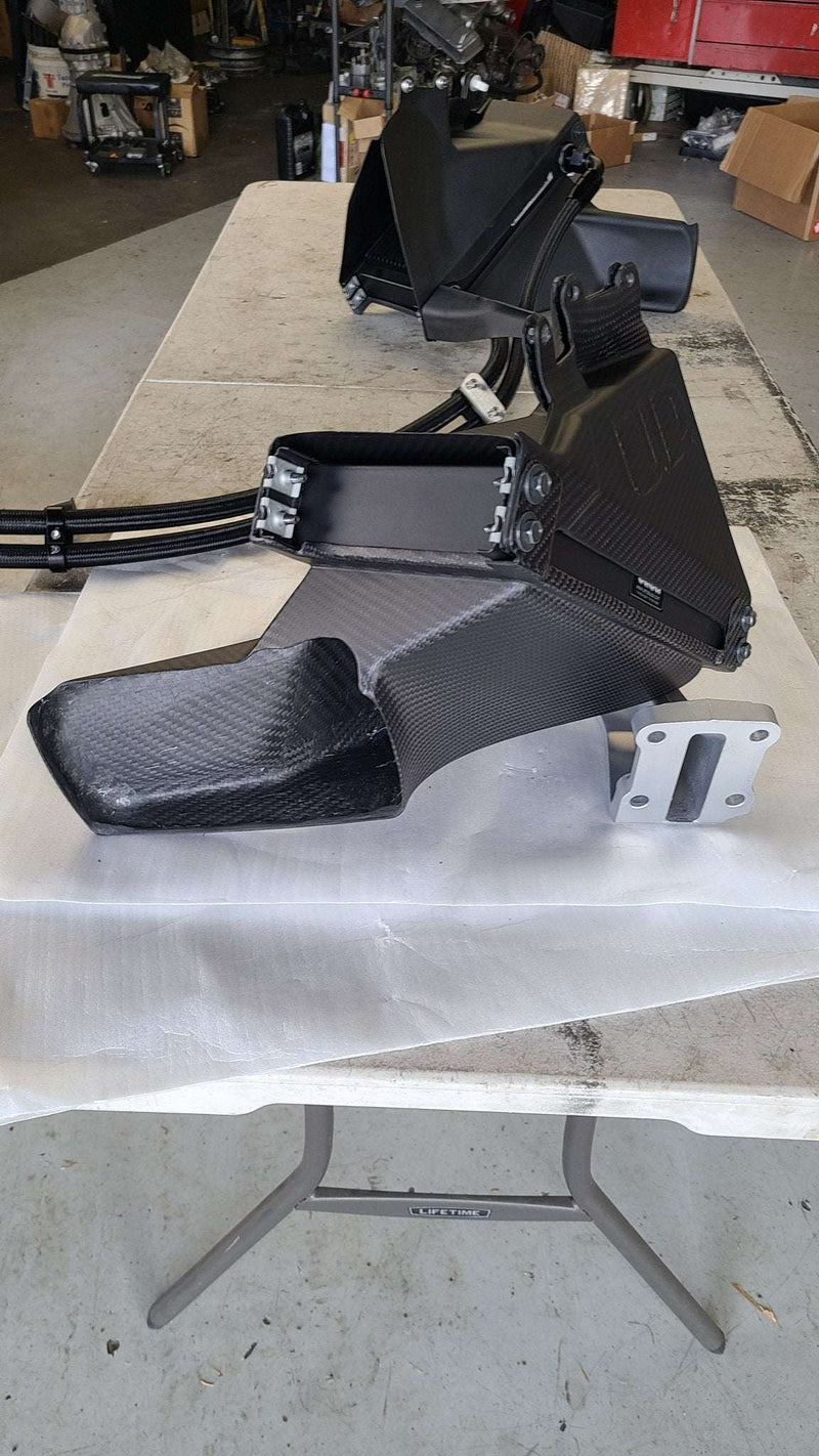 Cargue la imagen en el visor de la galería, U.P.G R32 GTR oil cooler with carbon ducting -complete-
