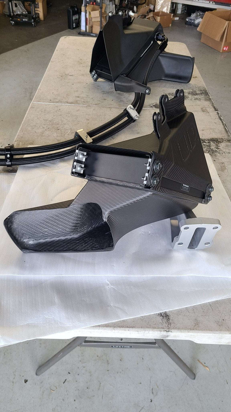 Cargue la imagen en el visor de la galería, U.P.G R32 GTR oil cooler with carbon ducting -complete-
