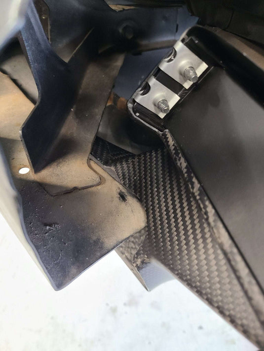 U.P.G R32 GTR oil cooler with carbon ducting -complete-