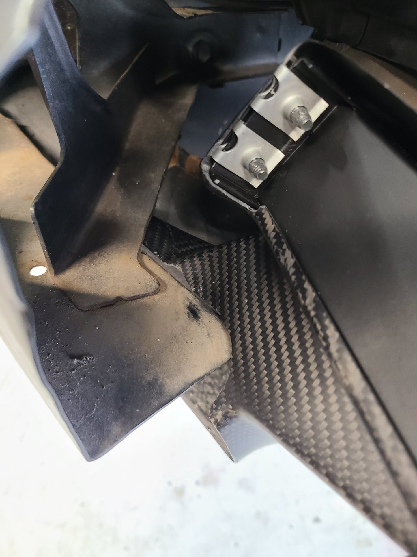 U.P.G R32 GTR oil cooler with carbon ducting -cooler/duct combo-