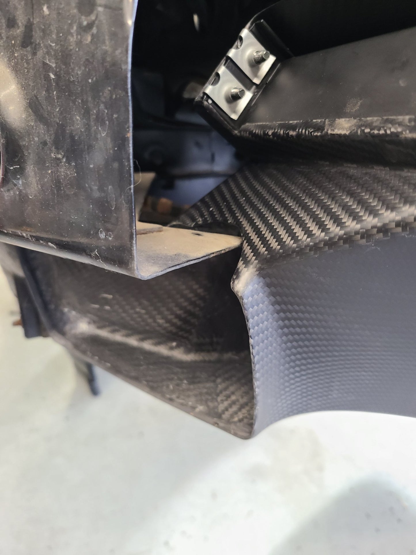 U.P.G R32 GTR oil cooler with carbon ducting -cooler/duct combo-