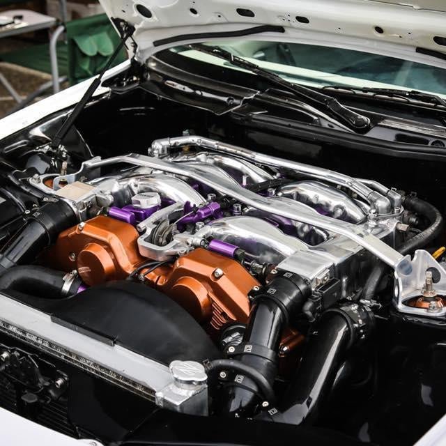 Cargue la imagen en el visor de la galería, ZSPEC stainless fastener kit installed on a Nissan 300ZX Z32 engine featuring bronze and purple accents.
