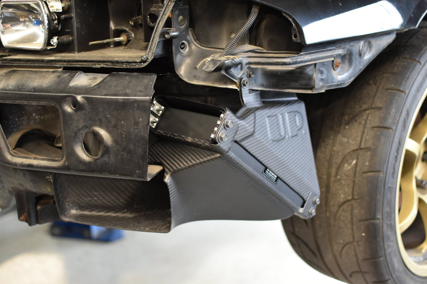 U.P.G R32 GTR oil cooler with carbon ducting -cooler/duct combo-