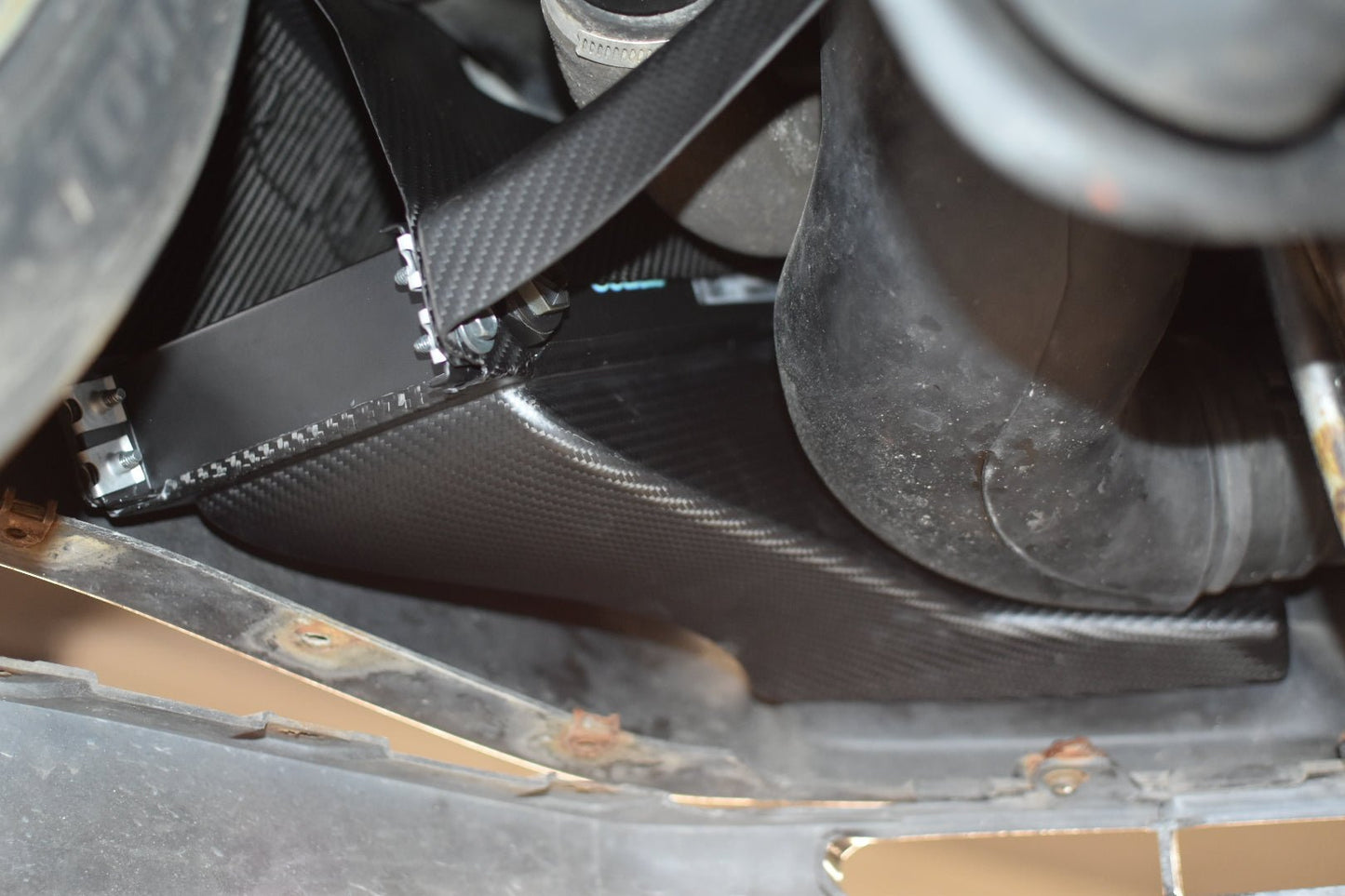 U.P.G R32 GTR oil cooler with carbon ducting -cooler/duct combo-