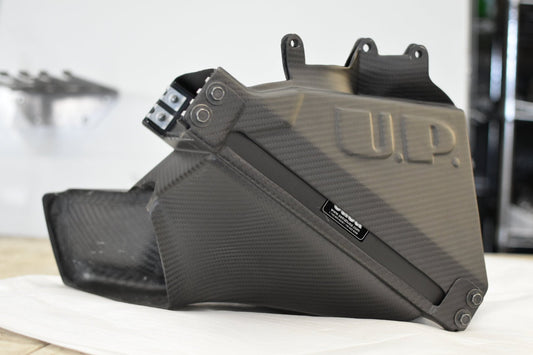 U.P.G R32 GTR oil cooler with carbon ducting -duct only-