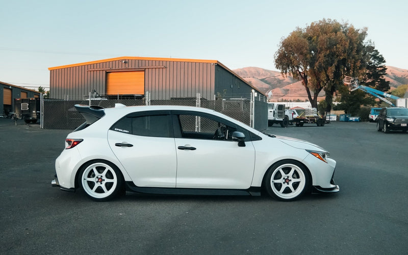 Cargue la imagen en el visor de la galería, Side Skirts – TOYOTA COROLLA HATCHBACK (E210, 2019-2025+)
