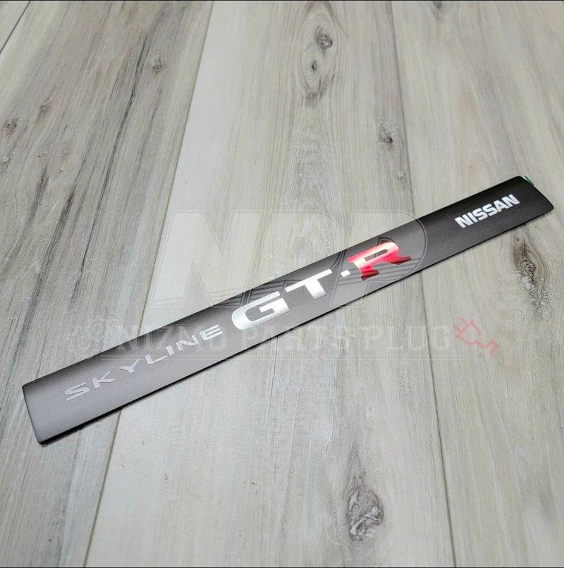 Load image into Gallery viewer, Nissan R34 Skyline GTR NÜR Center Valley Cover Emblem (RARE)
