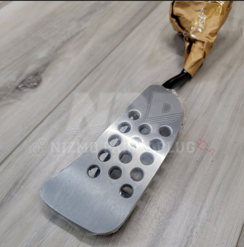 Load image into Gallery viewer, Nissan R34 Skyline GTT to GTR Series 2 Aluminum Pedal Kit
