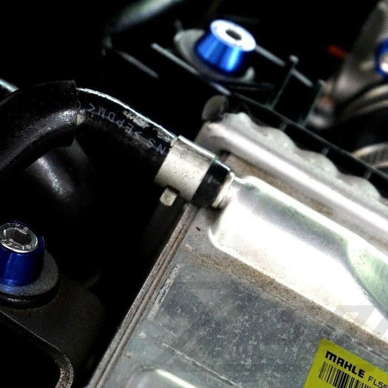 ギャラリービューアに画像をロードする, ZSPEC Stage-3 fastener kit installed on Infiniti Q50/Q60 VR30 engine, featuring polished stainless and blue billet caps.
