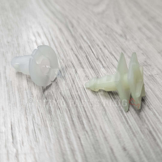 Nissan WGC34 Stagea Sideskirt Mounting Clip & Grommet Set - NizmoPartsPlug